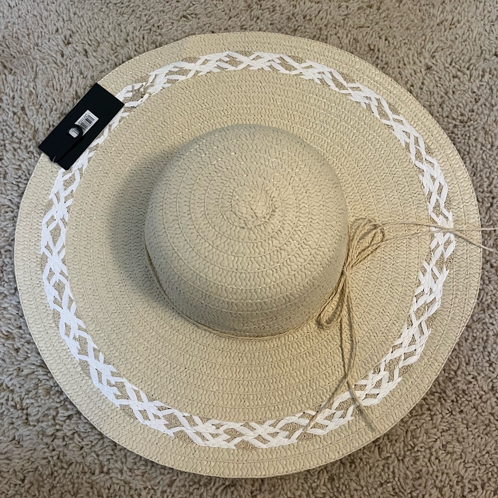 Alexis Bendel floppy beach hat